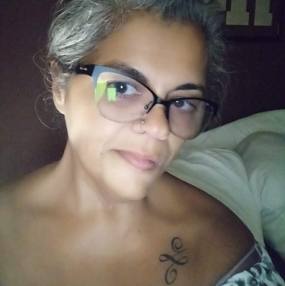 Meet your Posher, Melissa - Picture 2 of 2